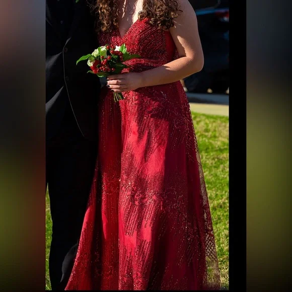 LONG RED PROM DRESS SIZE 6 - Picture 2 of 6